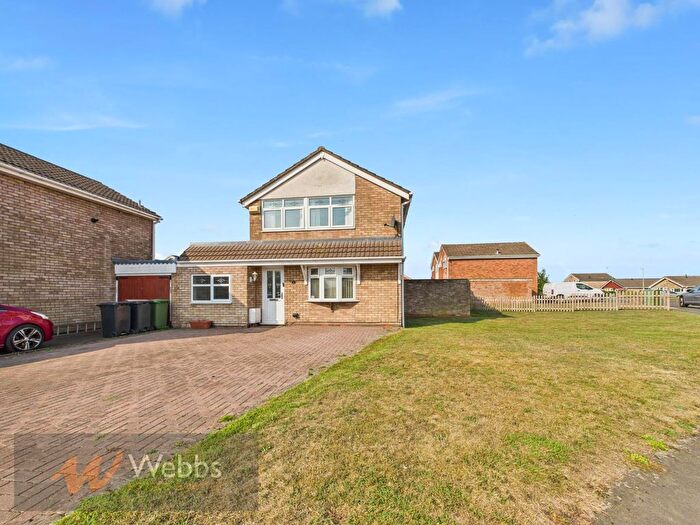 4 Bedroom Link Detached House For Sale In Norfolk Crescent, Lindley Park, Nuneaton, CV10