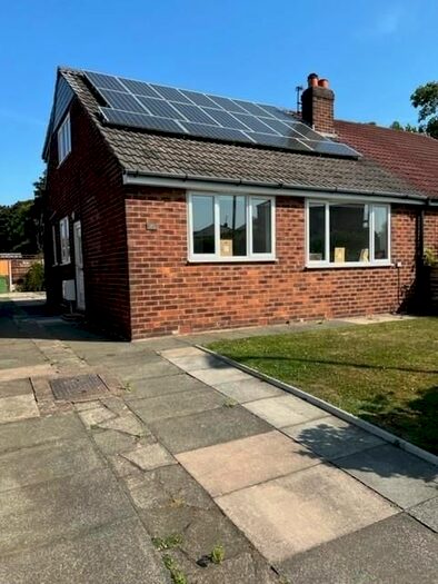 3 Bedroom Semi-Detached Bungalow To Rent In Gainsborough Road, Warrington, WA4