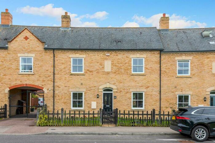 3 Bedroom End Of Terrace House To Rent In Bronte Avenue, Fairfield, Hitchin, Herts, SG5