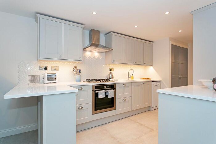 2 Bedroom Apartment For Sale In Harlow Moor Drive, Harrogate, HG2
