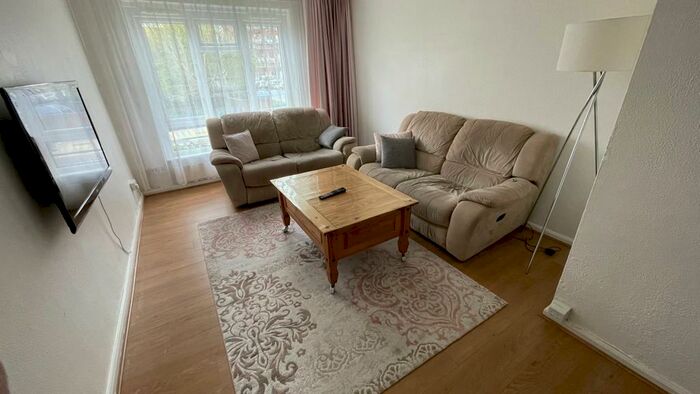 1 Bedroom Flat To Rent In Plevna Crescent, N15