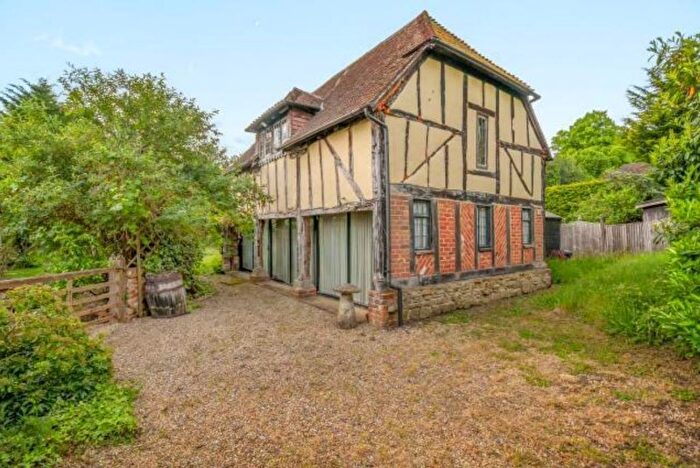 2 Bedroom Cottage To Rent In Kennel Lane, Windlesham, GU20