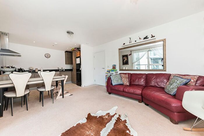 3 Bedroom Flat For Sale In Pump House Crescent, London, TW8