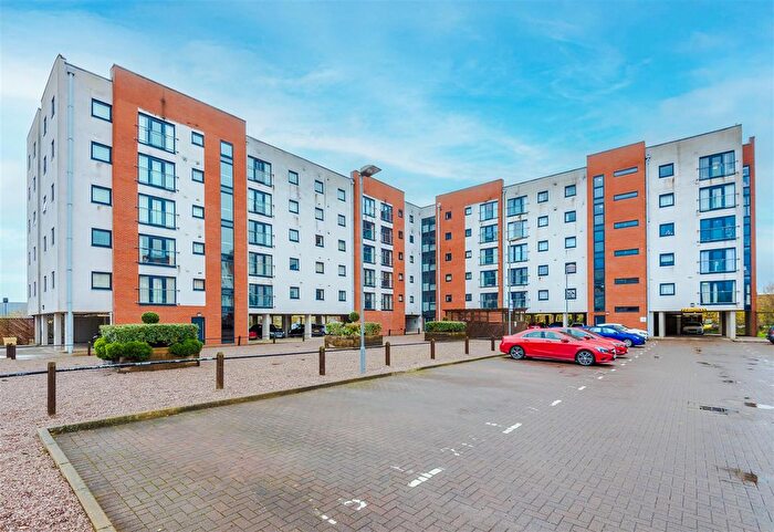 2 Bedroom Flat To Rent In Pilgrims Way, Salford, M50