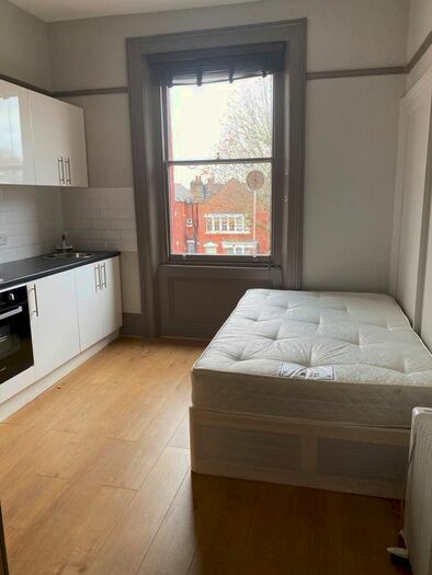 Studio To Rent In Belsize Avenue, Belsize Park, NW3