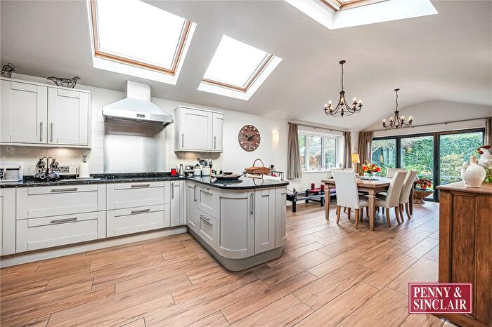 4 Bedroom Detached House For Sale In Makins Road, RG9