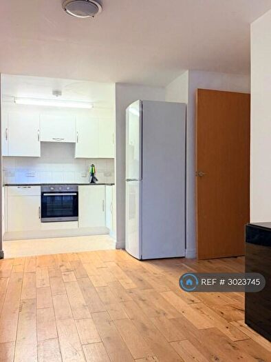 2 Bedroom Flat To Rent In Commonwealth Drive, Crawley, RH10
