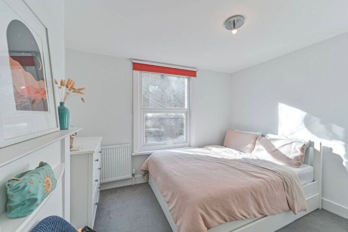 1 Bedroom Flat To Rent In Valmar Road, Camberwell, SE5