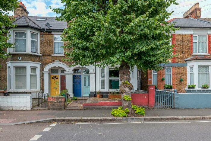 2 Bedroom Flat To Rent In Francis Road, London, E10