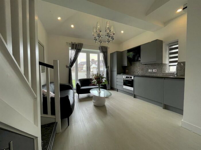 1 Bedroom Flat To Rent In Richmond Parc, Cardiff, CF24