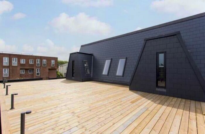 3 Bedroom Flat To Rent In Stoke Newington High Street, Stoke Newington, N16