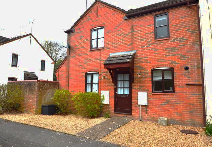 1 Bedroom End Of Terrace House To Rent In Pages Lane, Uxbridge, UB8