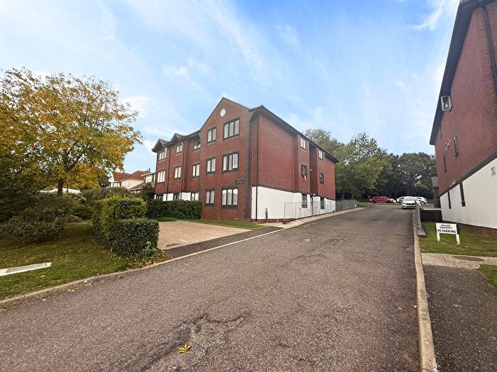 1 Bedroom Flat To Rent In De La Warr Road, Bexhill-On-Sea, TN40