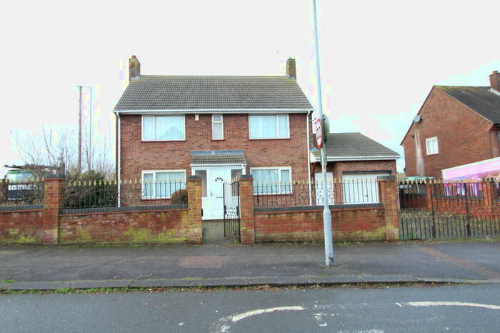 4 Bedroom Detached House To Rent In Lovely Four Bedroom Family Home Farley Farm Road, LU1