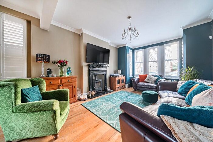 5 Bedroom Semi-Detached House For Sale In Campbell Road, Bedford, Bedfordshire, MK40