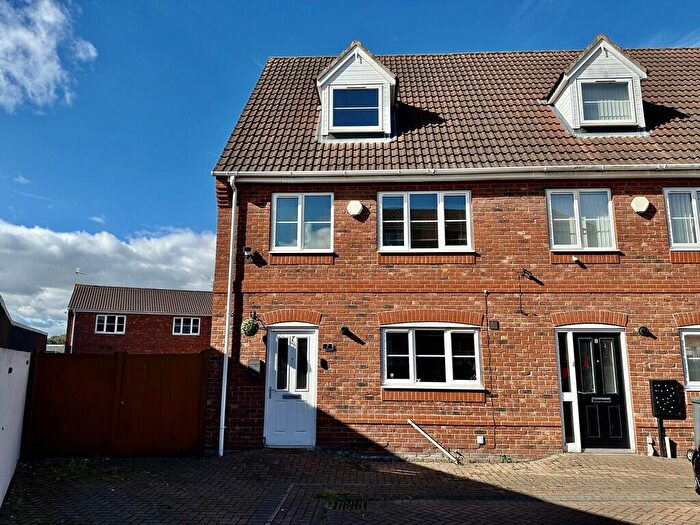 3 Bedroom End Of Terrace House For Sale In Mews Court, Armthorpe, Doncaster, DN3