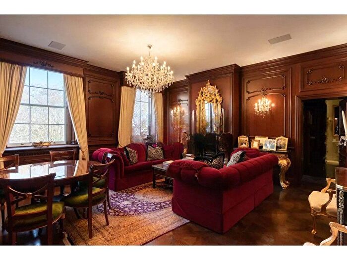 2 Bedroom Flat To Rent In Eaton Square, London, SW1W