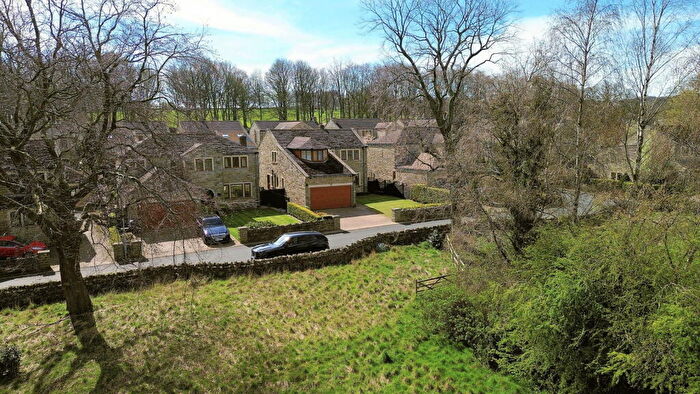 4 Bedroom Detached House For Sale In Woodside Lodge, Kirkburton, HD8
