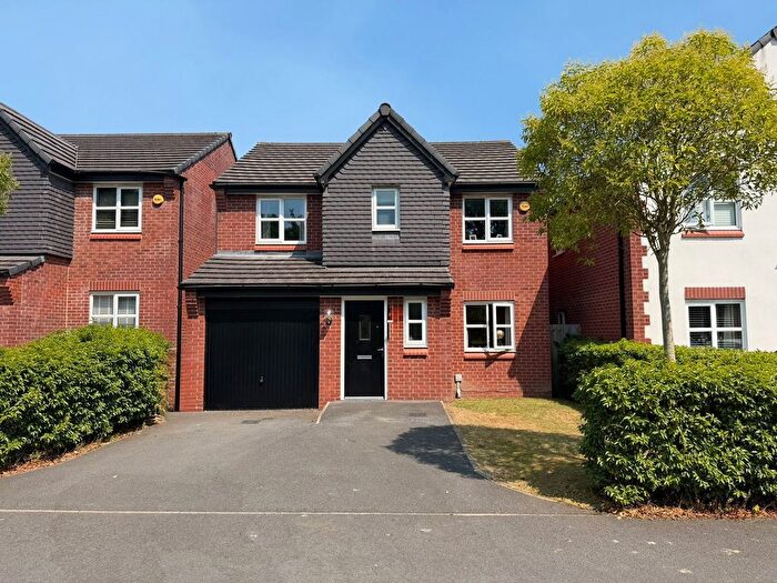 4 Bedroom Detached House For Sale In Weavers Gate, Hyde, SK14