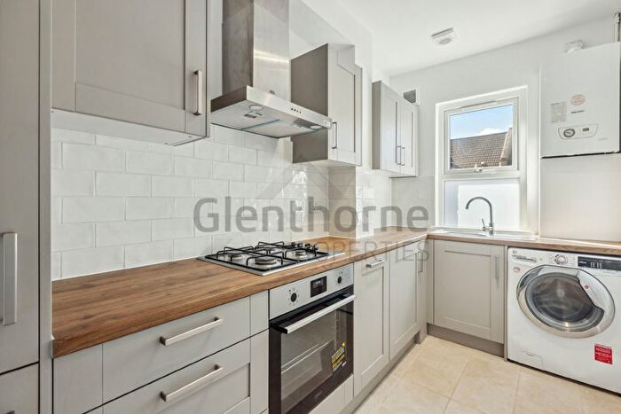 3 Bedroom Flat To Rent In Handforth Road, London, SW9