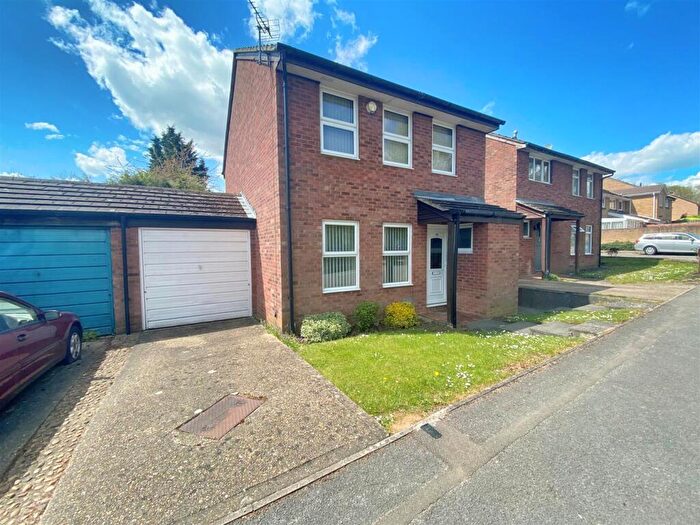 3 Bedroom House To Rent In Marjoram Place, Conniburrow, Milton Keynes, MK14