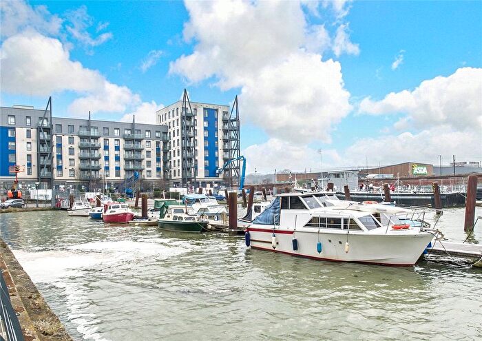 3 Bedroom Flat For Sale In Ocean Drive, Gillingham, Kent, ME7