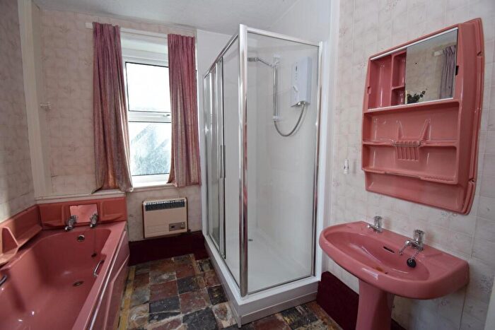 3 Bedroom Flat For Sale In Queens Road, Criccieth, LL52