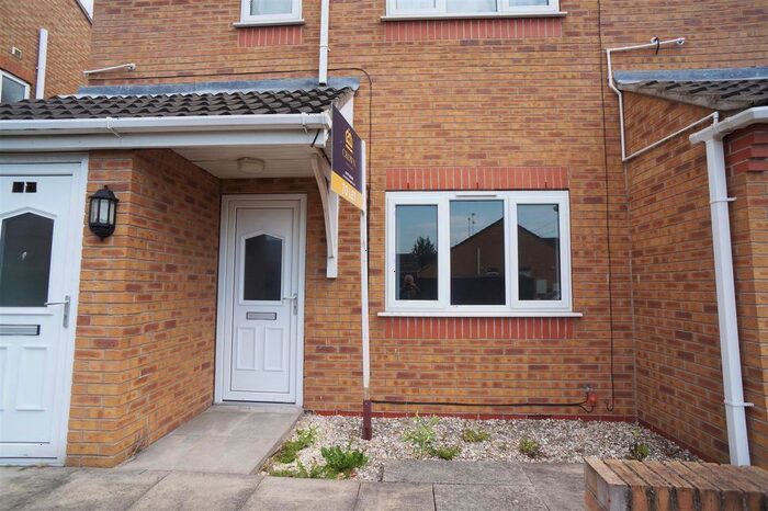 2 Bedroom Flat To Rent In Shakespeare Crescent, Castleford, WF10