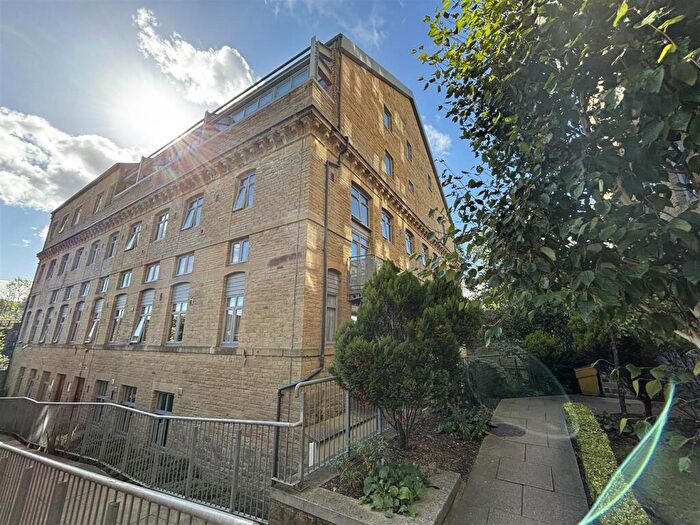 2 Bedroom Apartment For Sale In Apartment, Valley Mill, Elland, HX5