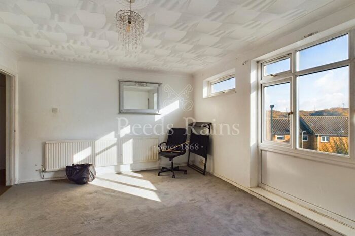 2 Bedroom Apartment For Sale In Stonewood, Bean, Dartford, Kent, DA2