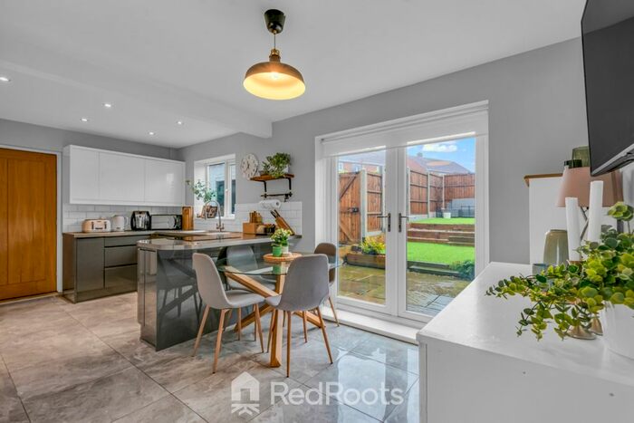 3 Bedroom Semi-Detached House For Sale In Sheffield Road, Conisbrough, Doncaster, DN12