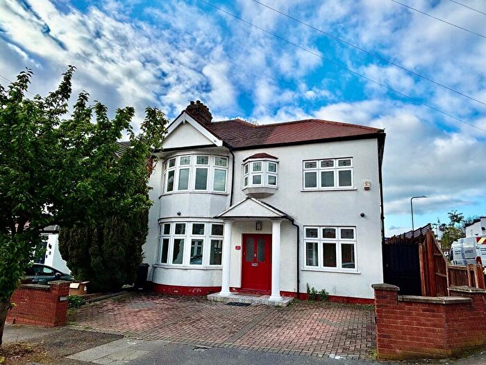 5 Bedroom House To Rent In Studley Drive, Redbridge, IG4