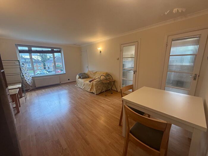 1 Bedroom Apartment To Rent In Fairfield Close, London, N12