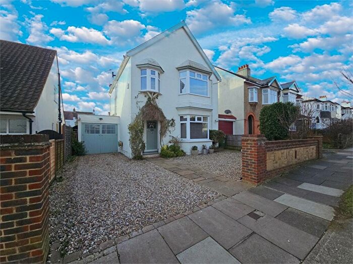 4 Bedroom Detached House For Sale In Westleigh Avenue, Leigh-on-Sea, Leigh On Sea, SS9