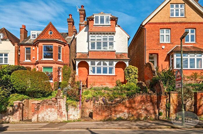 2 Bedroom Flat For Sale In South Hill, Guildford, Surrey, GU1