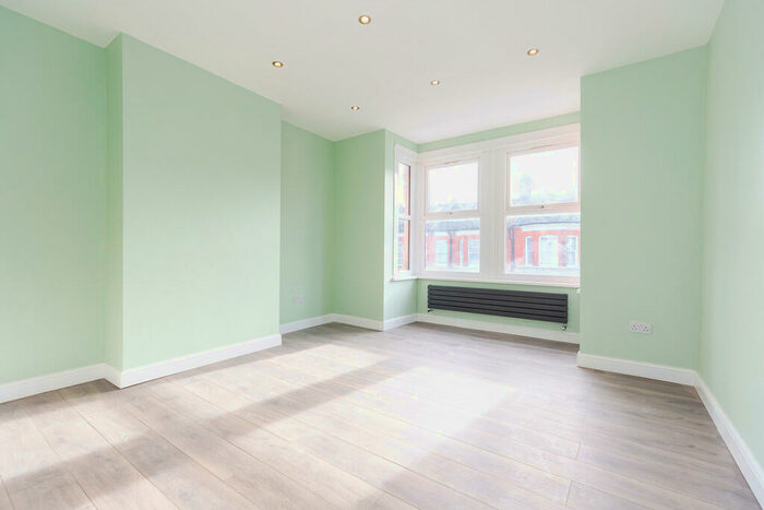 2 Bedroom Apartment To Rent In Churchfield Avenue, North Finchley, London, N12