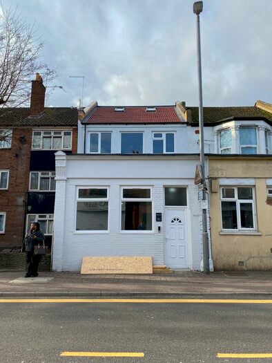 3 Bedroom Flat To Rent In Markhouse Road, London, E17