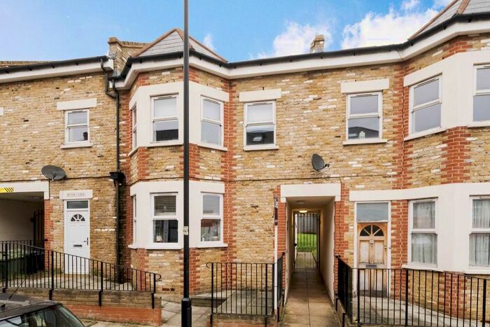 2 Bedroom Flat To Rent In Sunnyhill Road, London, SW16