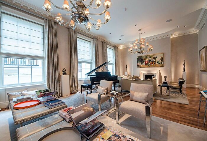 4 Bedroom Flat To Rent In Upper Grosvenor Street, Mayfair, W1K