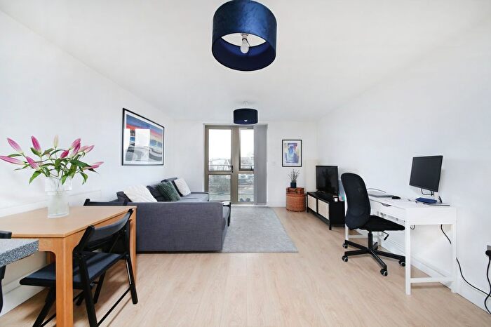 1 Bedroom Flat To Rent In Bedford Road, Clapham, SW4