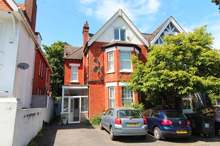 2 Bedroom Apartment For Sale In Beaulieu Road, Bournemouth, BH4