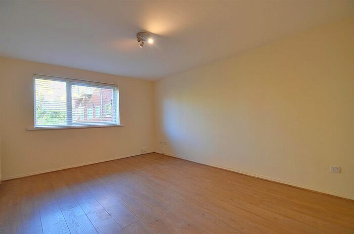 2 Bedroom Flat To Rent In Haslam Close, Ickenham UB10
