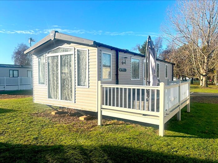 2 Bedroom Park Home For Sale In Fritton, Great Yarmouth, NR31