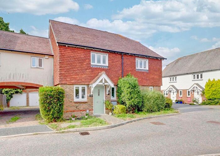 3 Bedroom Semi-Detached House For Sale In Shetland Close, Hailsham, BN27