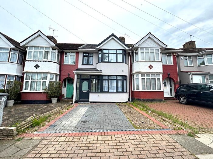 4 Bedroom Terraced House To Rent In Eton Grove, Kingsbury, NW9