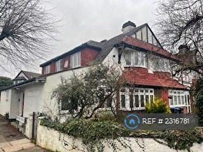 4 Bedroom Semi-Detached House To Rent In Melbourne Way, Enfield, EN1