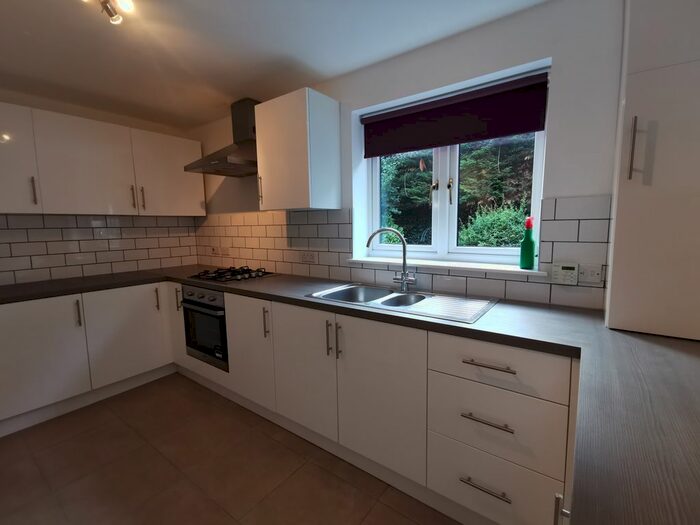 2 Bedroom Flat To Rent In St Peter's Avenue, Caversham Heights, RG4