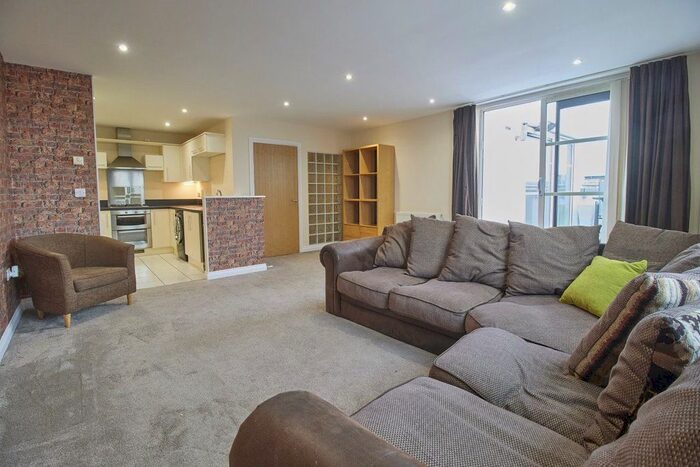 2 Bedroom Flat To Rent In Watkin Road, Leicester, LE2