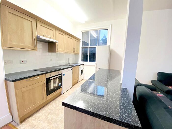 2 Bedroom Apartment To Rent In Whitechapel High Street, London, E1