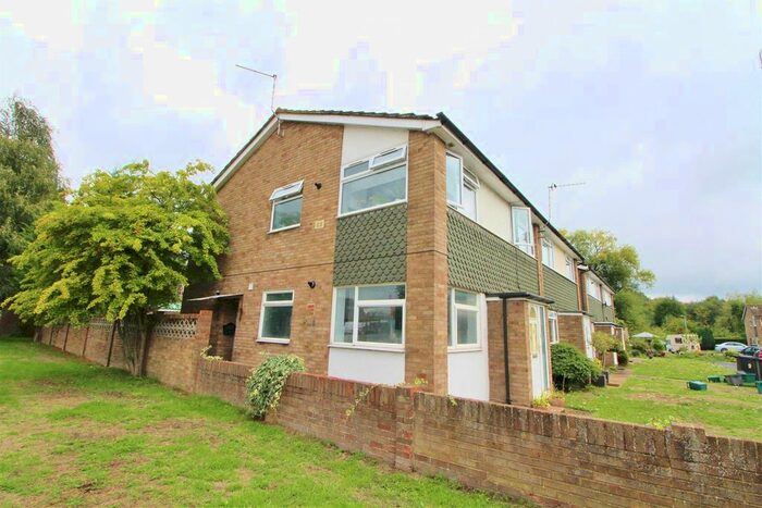 2 Bedroom Flat To Rent In Sycamore Drive, Park Street, St. Albans, AL2